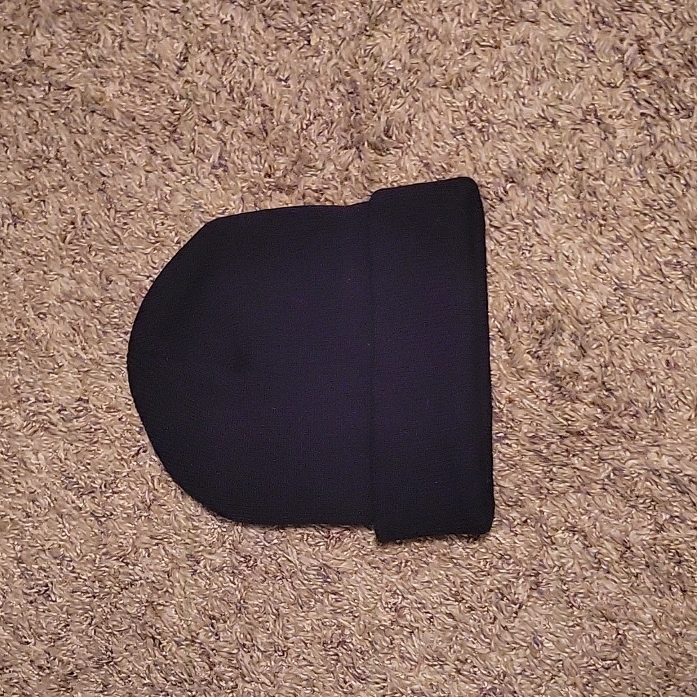 ***NEVER WORN*** Black unisex beanie